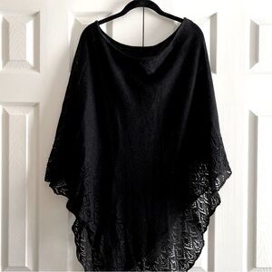 COVINGTON BLACK CROCHET KNIT PONCHO One Size